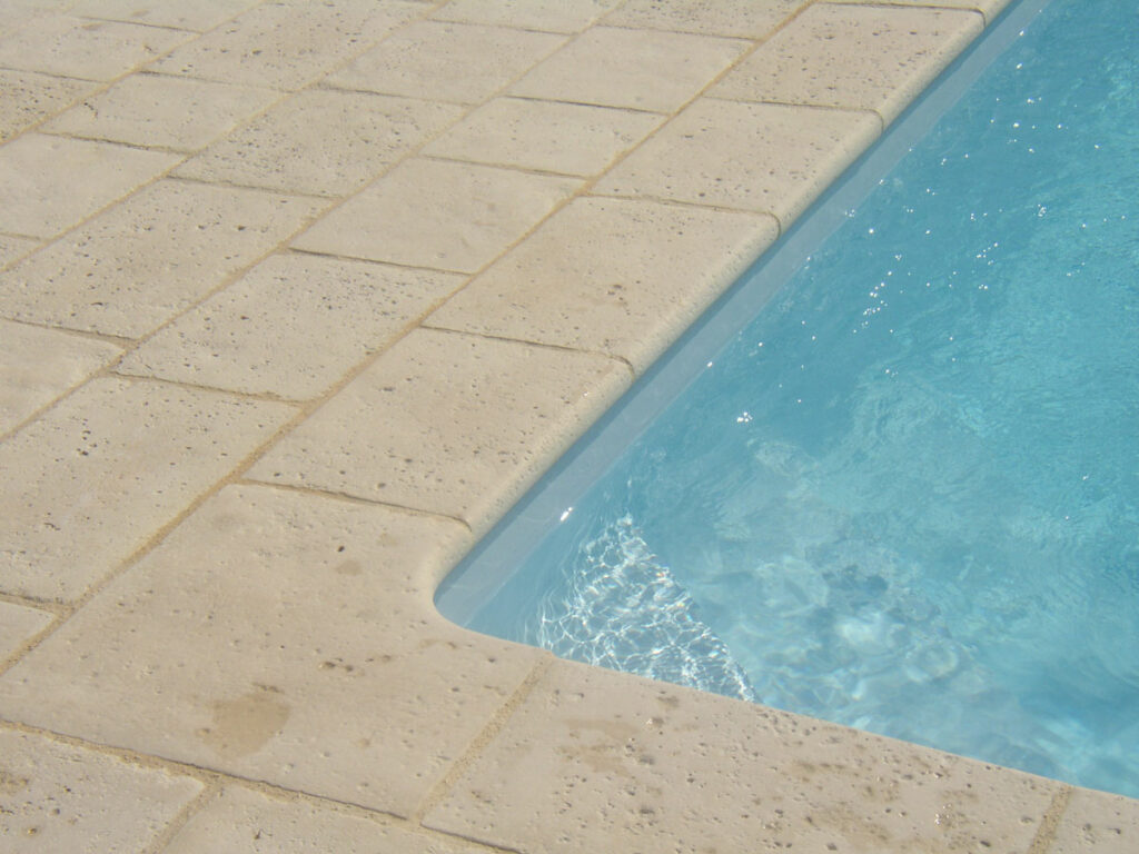 Margelles de piscine La Cigogne